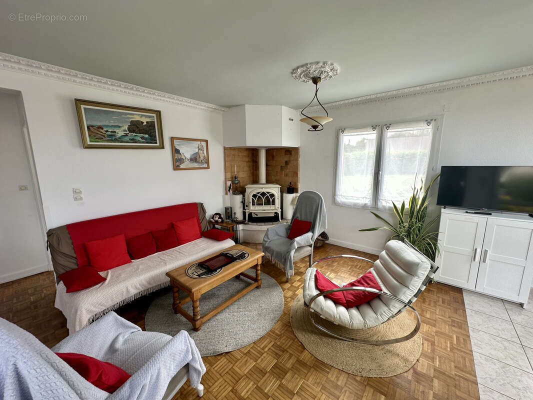 Maison à LA ROCHE-DERRIEN