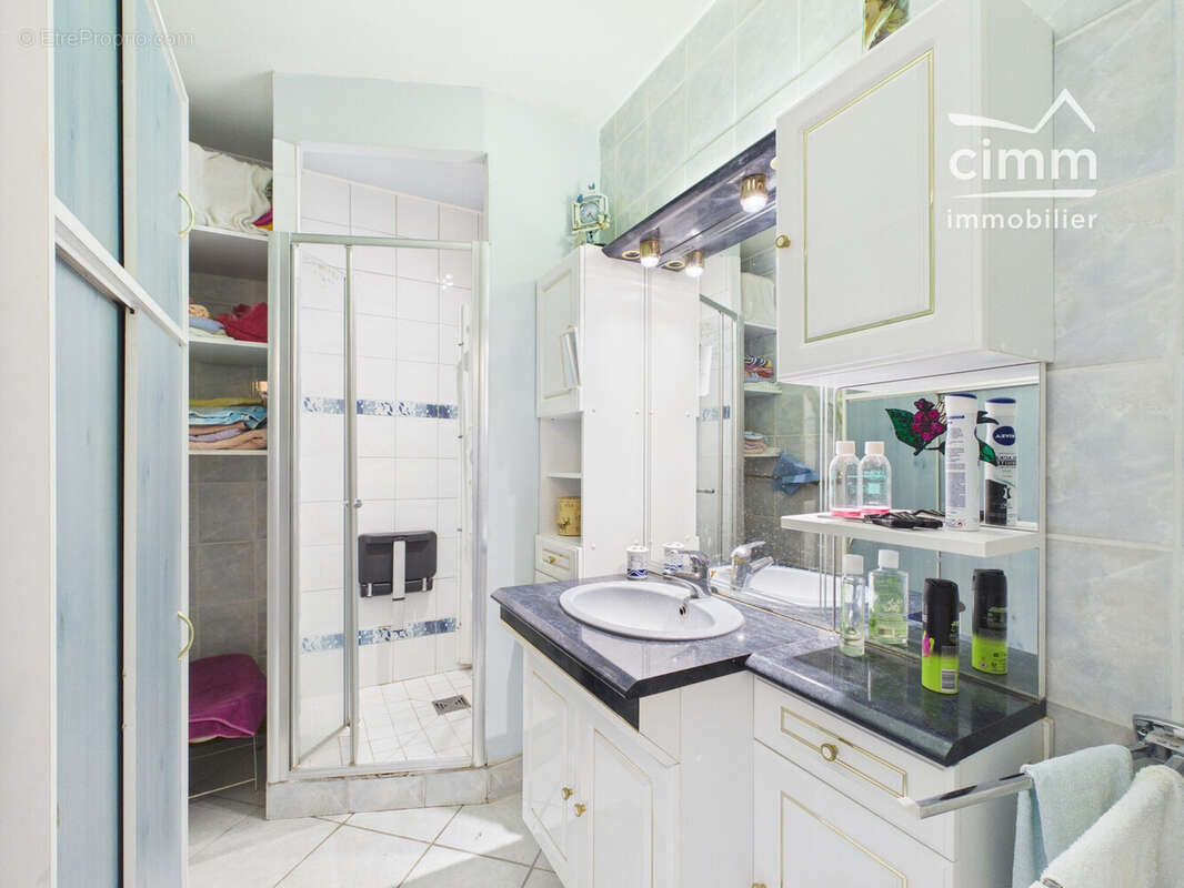 Appartement 71 m² à Voiron  - photo 9