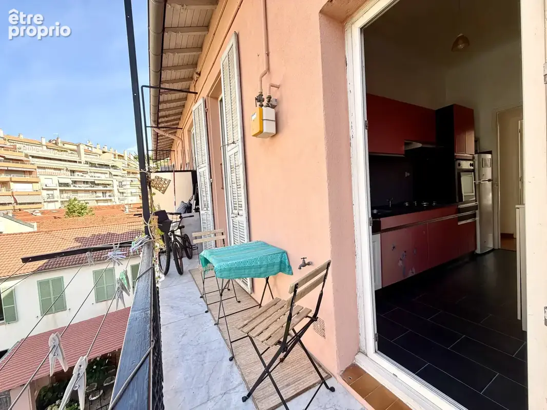 Menton Centre   3 pièces avec balcon, faibles charges et beau potentiel de rénovation - photo 9