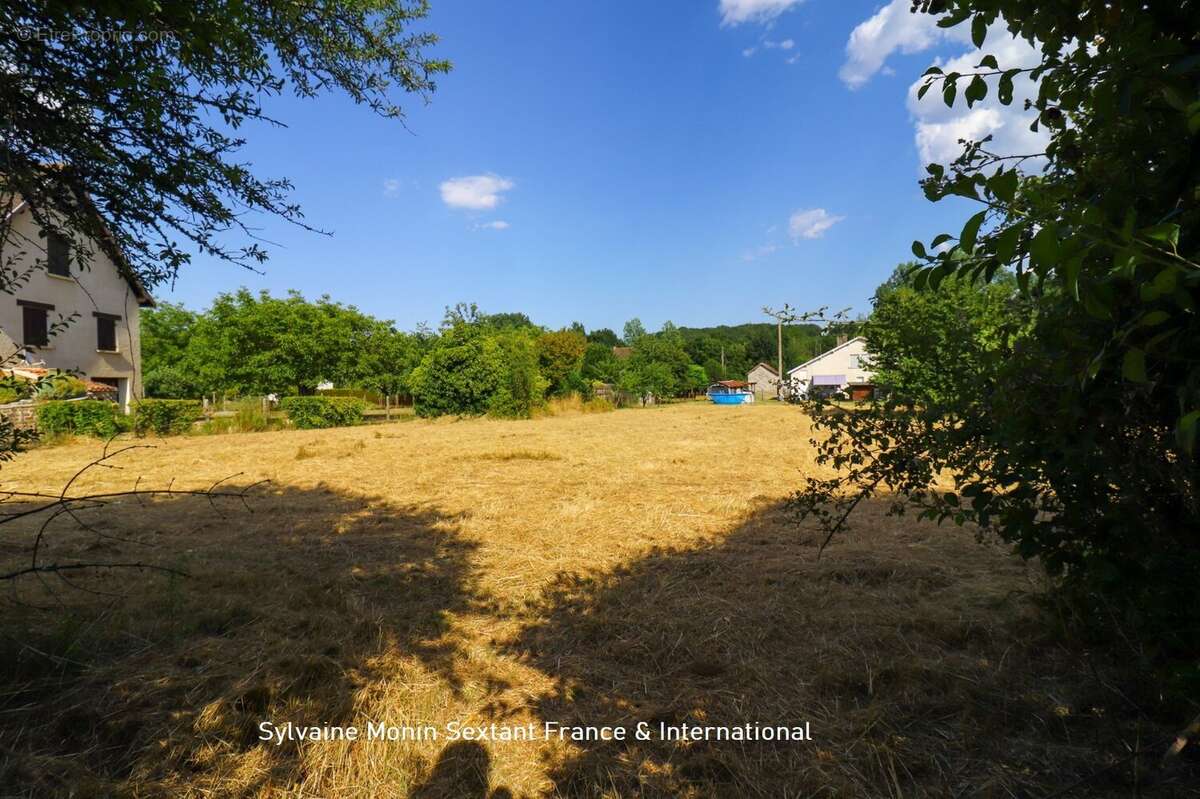 Terrain à CORGNAC-SUR-L'ISLE