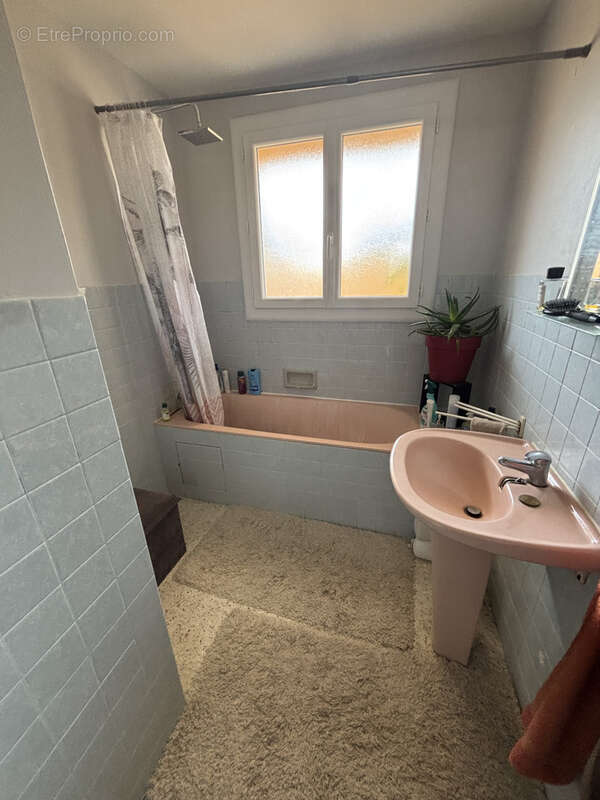 Investissement !! Appartement T3 loué avec balcons, parking dans résidence avec ascenseur - photo 9