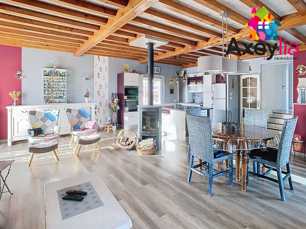 Maison à SAINT-ALBAN-LES-EAUX