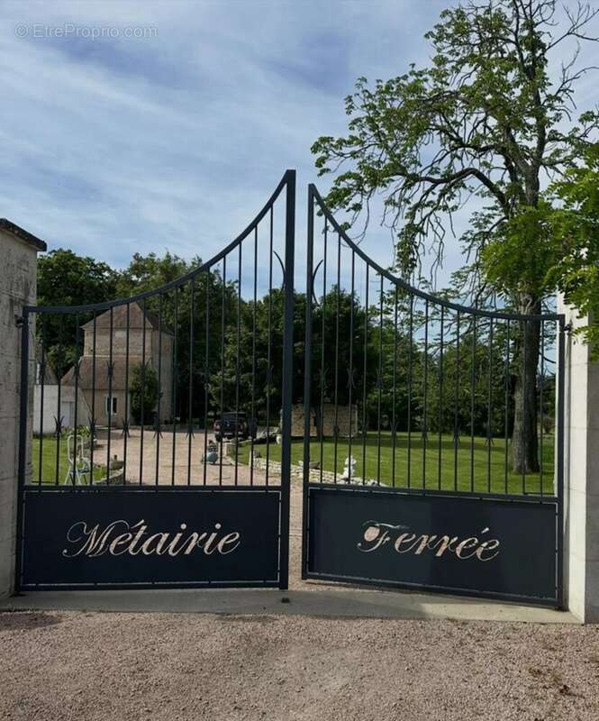 Propriété de charme en pierre avec pigeonnier, piscine et 4 hectares - photo 10