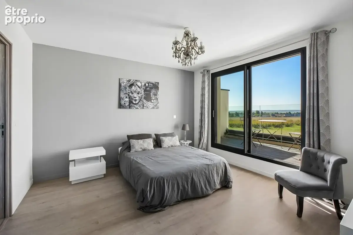 Crespières (78) - Maison de prestige avec piscine - photo 13