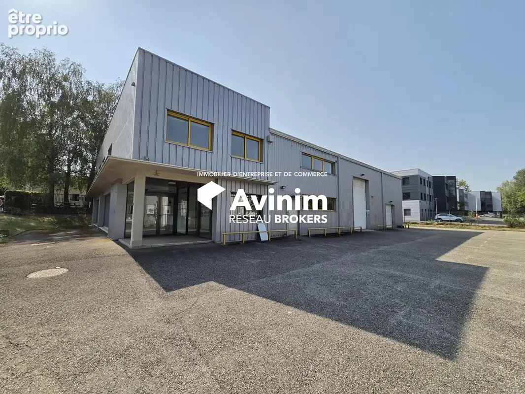 Commerce 865 m² à Meythet  - photo 1