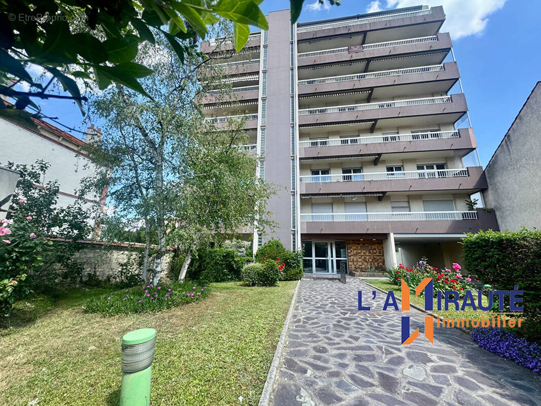 Appartement à HOUILLES