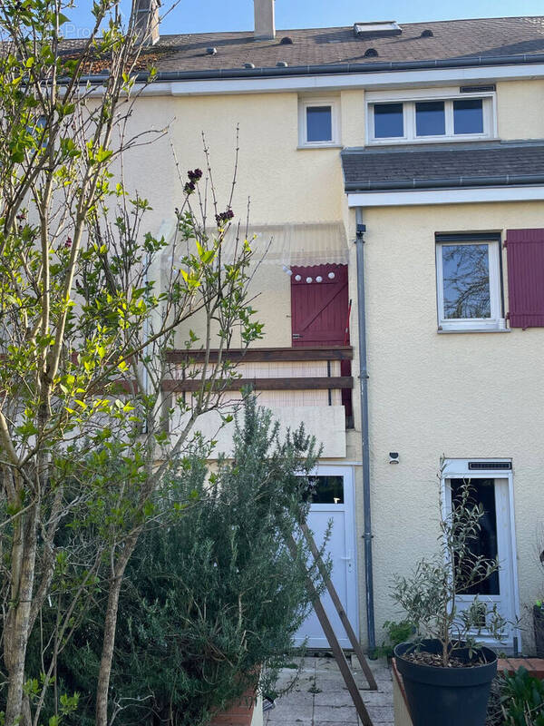 Maison à SAINT-JEAN-DE-BRAYE