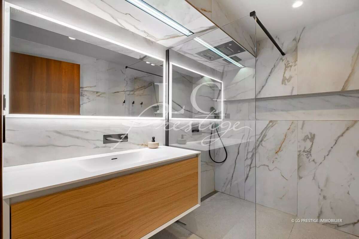 Appartement à MANDELIEU-LA-NAPOULE