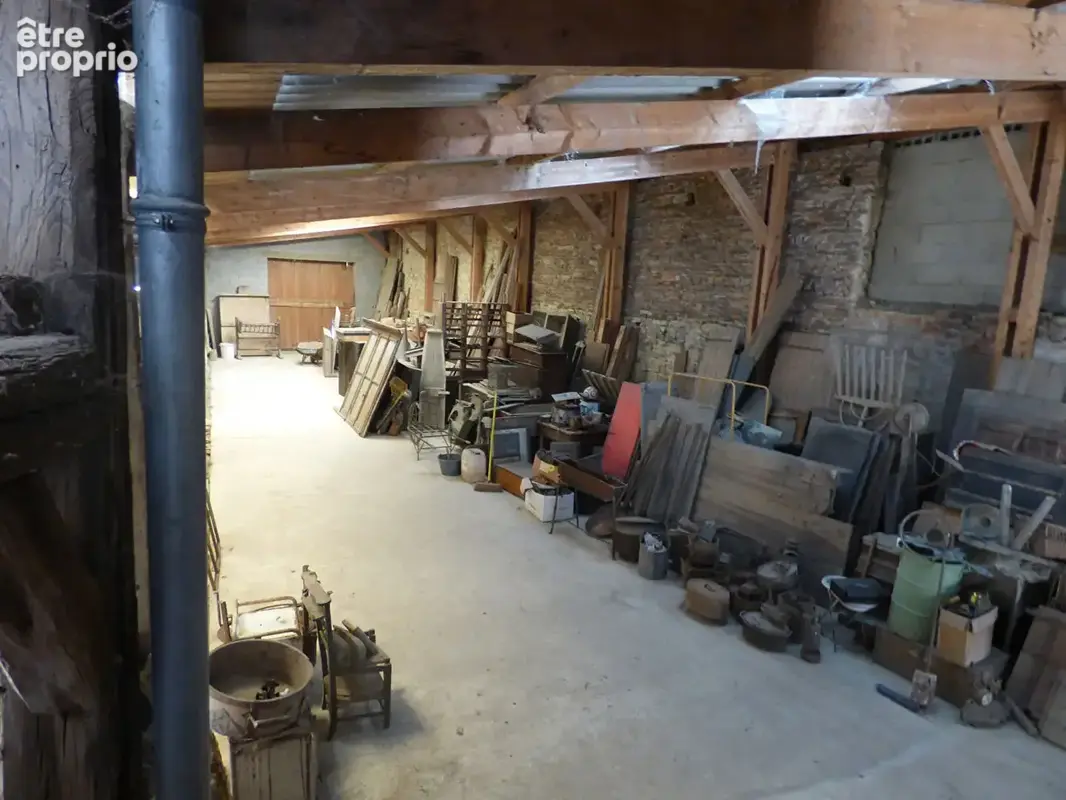 Maison en plein centre de Saint-Trivier-de-Courtes à rénover + dépendance 175 m² - photo 9