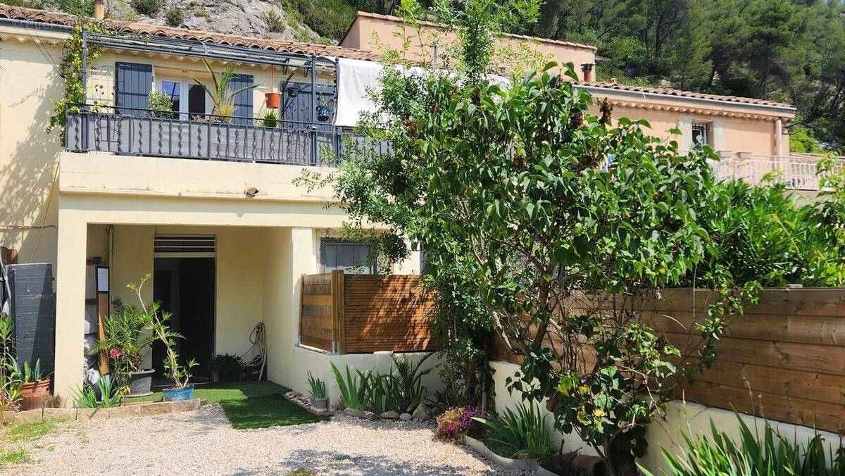 Auriol - maison jumelée T3  de 70m² - vente urgente - cause - Maison à AURIOL