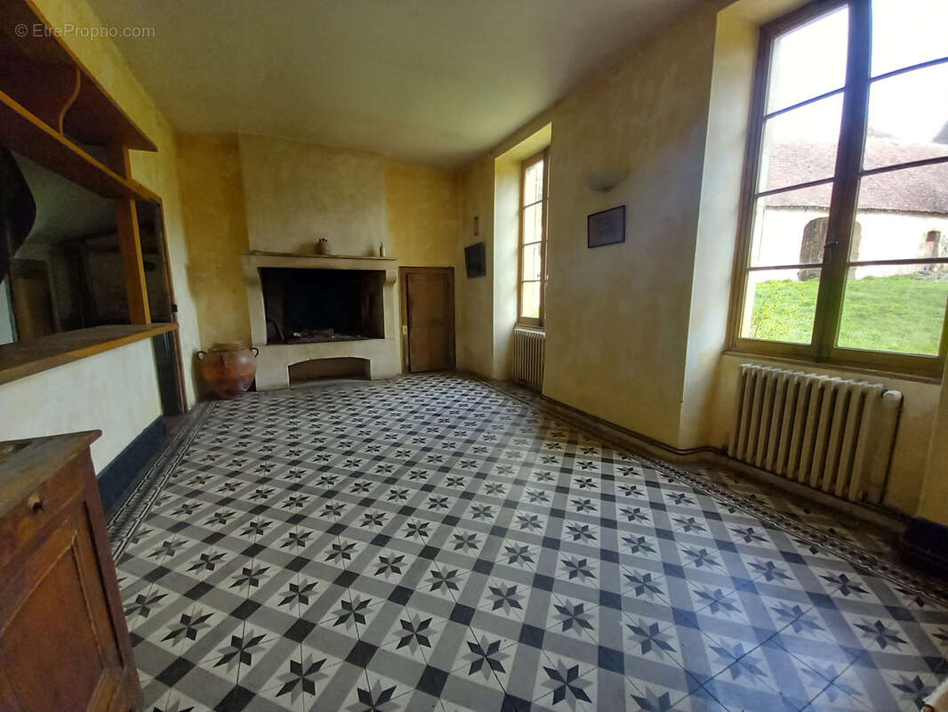 Maison à MONTIGNY-SUR-CANNE