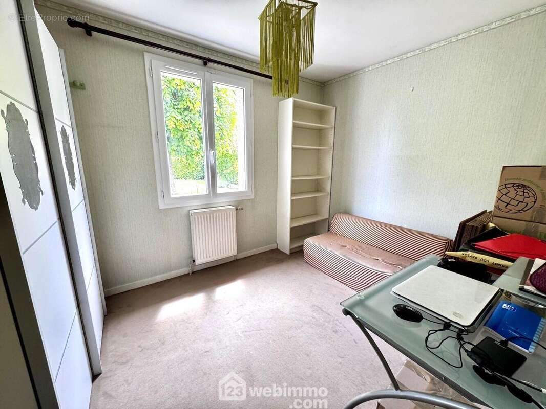 Montons et découvrons la première chambre... - Maison à BONDOUFLE