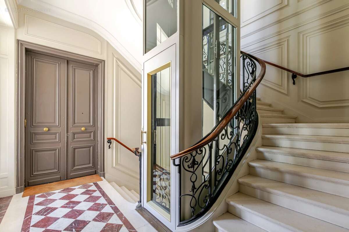 Monceau.  Appartement  lumineux de 4 pièces de 117m² en étage élevé. - photo 16
