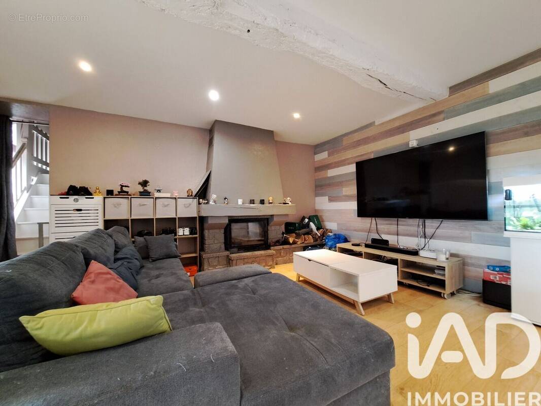 Photo 1 - Maison à MONTBIZOT