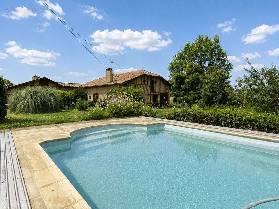 #gîte #maison #piscine #gers #estang #ferme #dépendance - Maison à ESTANG
