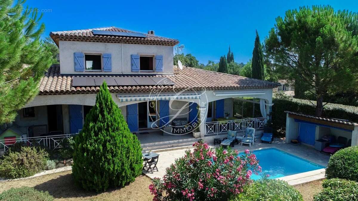 A vendre flayosc - maison a pied au village 3 chambres avec piscine et garage au calme absolu - photo 2