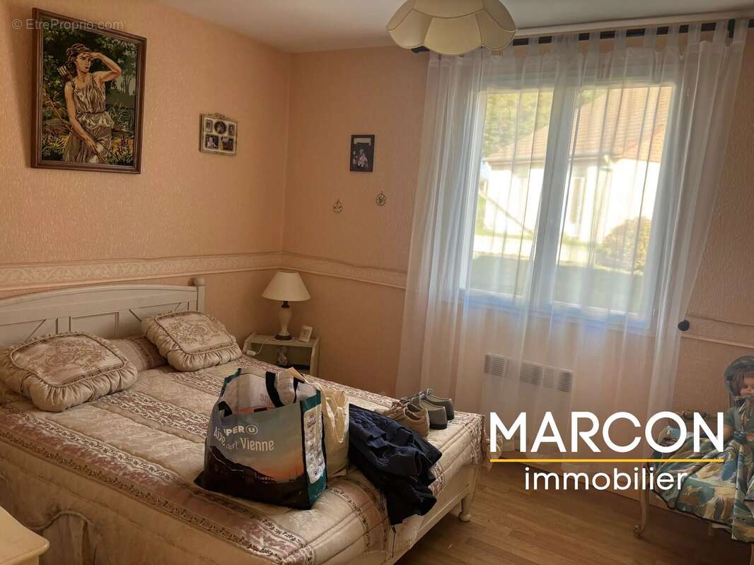 Maison à SAINT-PIERRE-DE-FURSAC