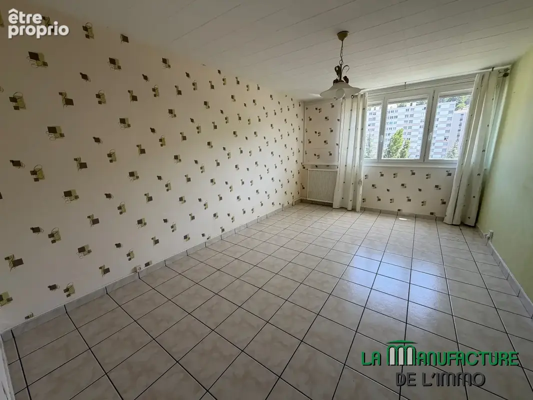 Appartement F3 - 69,37M2 - Cave - Saint-Etienne Secteur La Metare. - photo 2