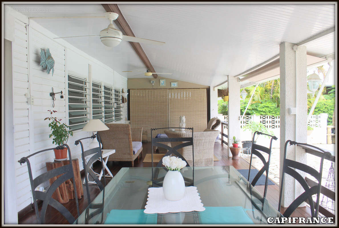 A vendre a kourou (97310) une magnifique maison en bois t5 de 106 m² avec 2 maisons t2 independantes - terrain de 775 m² - au pr - photo 4