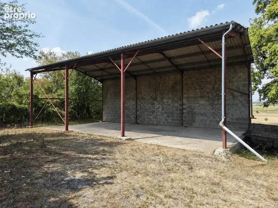 ? Hangar de 100 m2 sur 2 200 m2 de terrain à Tusson ? - photo 2