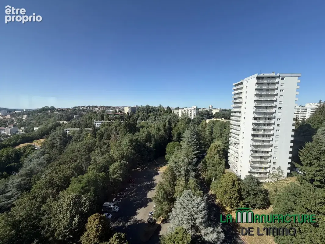 Appartement F4 - 85,37M2 - Balcon - Cave - Parking - Saint-Etienne/ Portail Rouge - photo 17