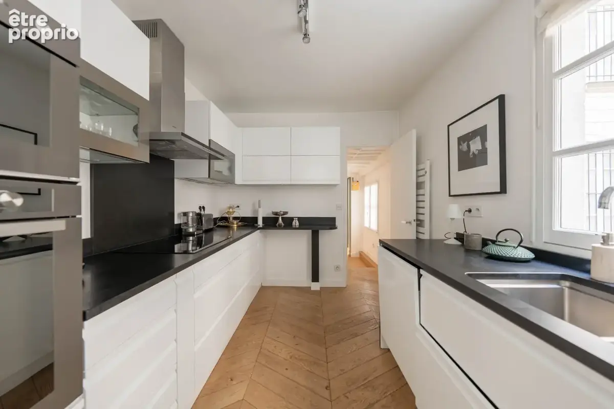Appartement traversant calme et lumineux PARIS 1er — MARCHÉ SAINT-HONORÉ / PLACE VENDÔME - photo 6
