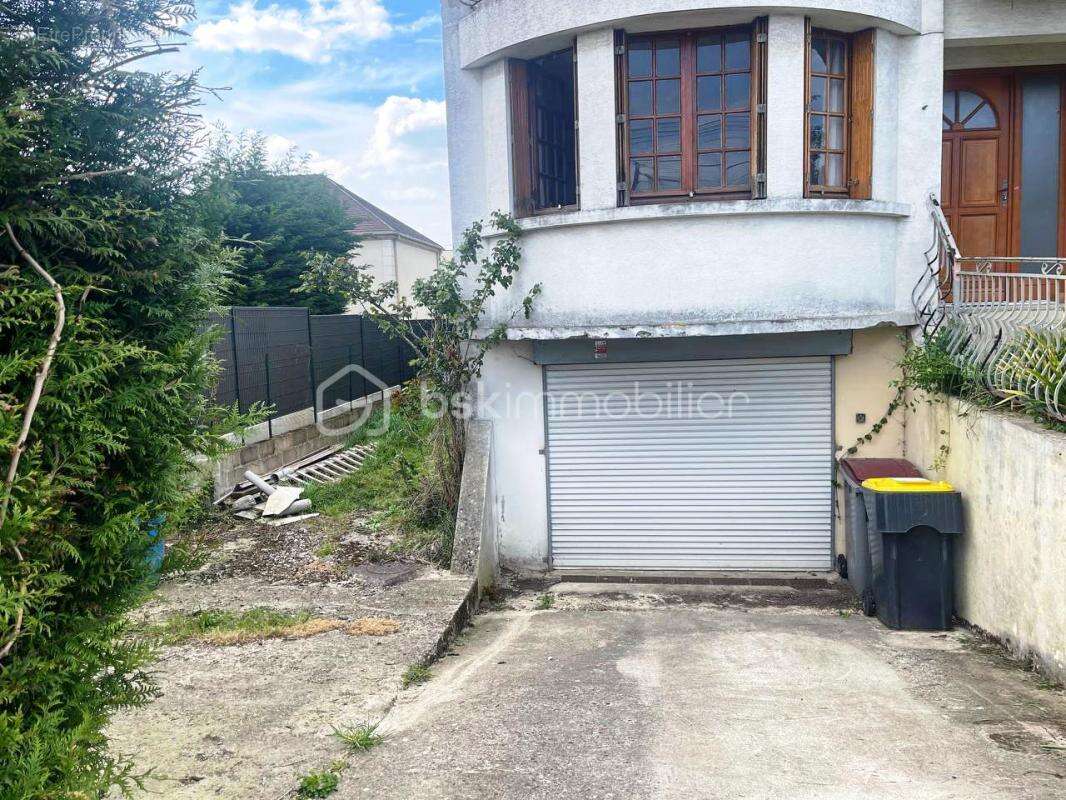 Maison à LE PLESSIS-BELLEVILLE