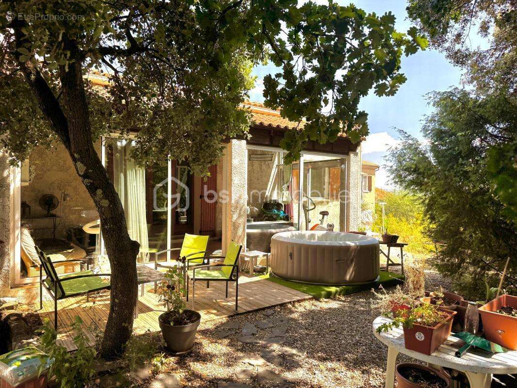 Maison à SAINT-LAURENT-DES-ARBRES