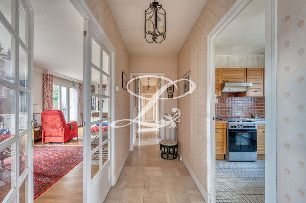 Maison à LE MESNIL-LE-ROI