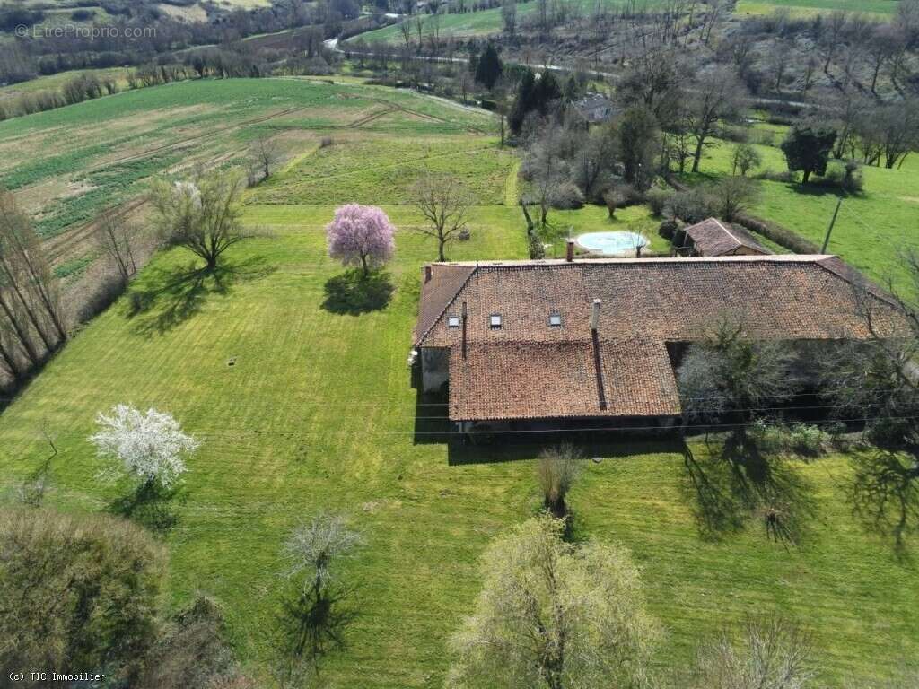 Maison à CHAMPAGNE-MOUTON