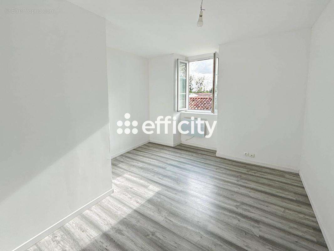 Appartement à BRIZAMBOURG