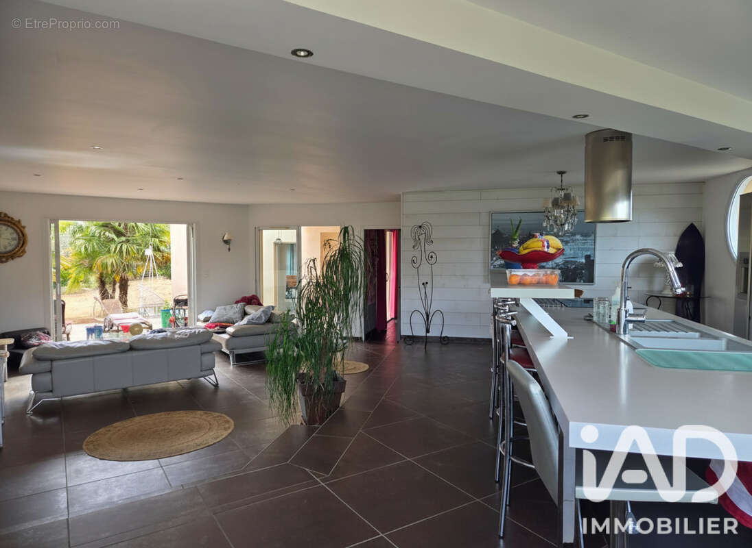 Maison 150 m² à Mornac  - photo 8