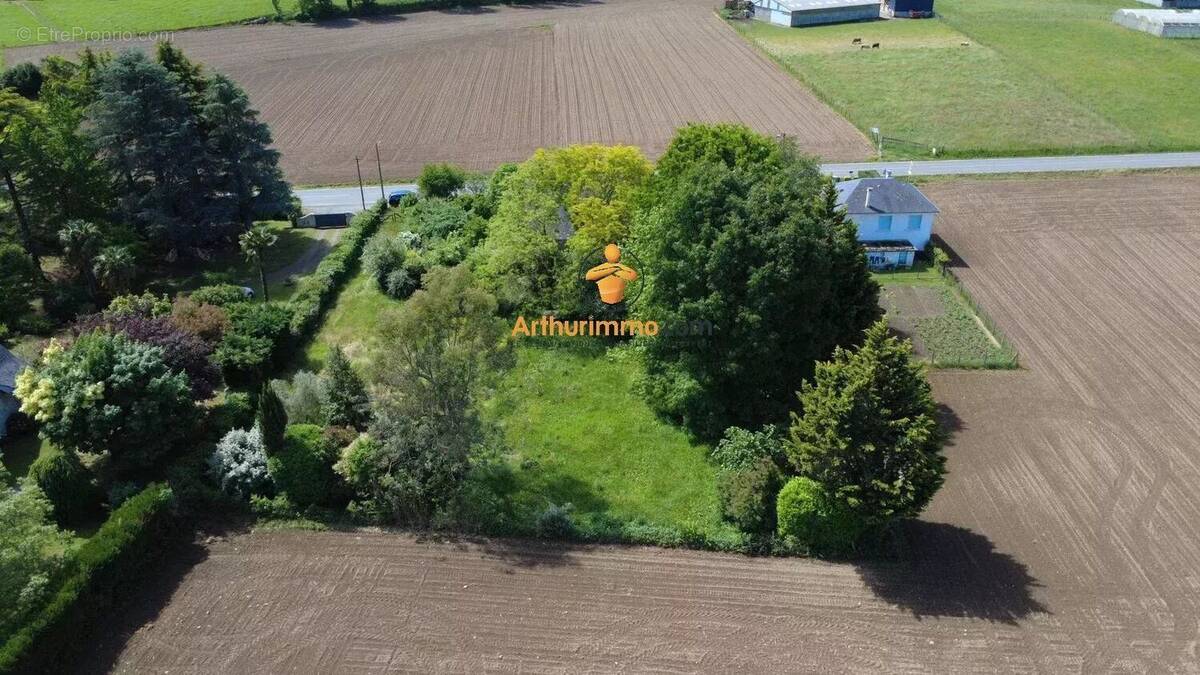Terrain à ARCIZAC-EZ-ANGLES
