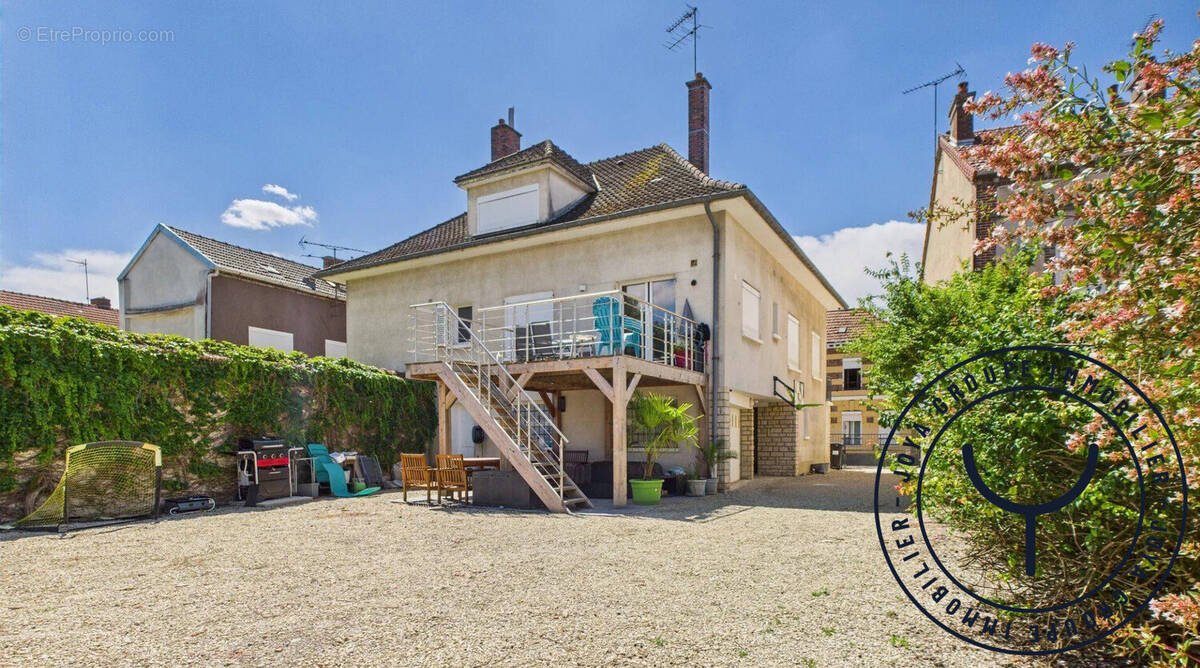 Maison à ROMILLY-SUR-SEINE
