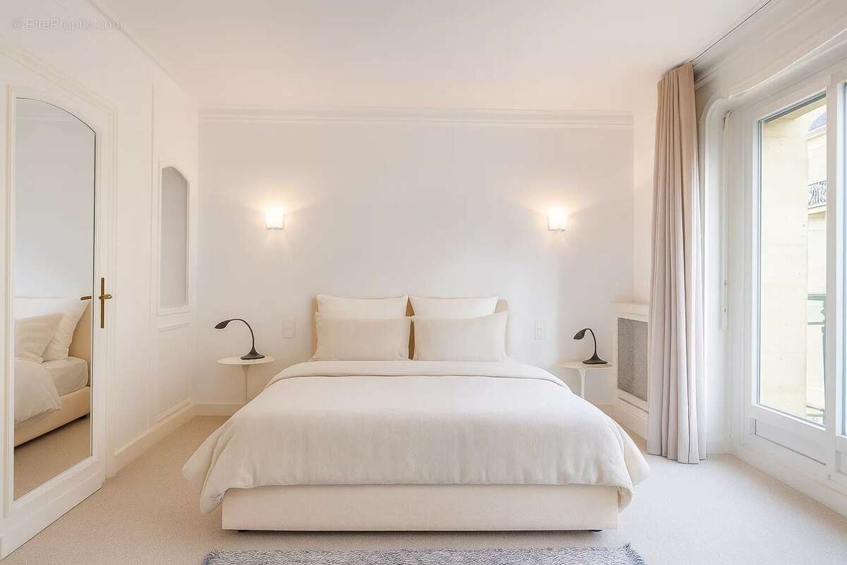 Appartement à PARIS-8E