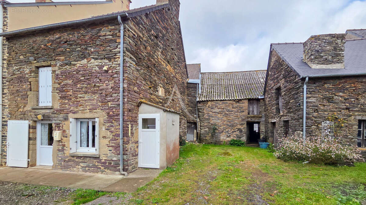 Maison à LOYAT