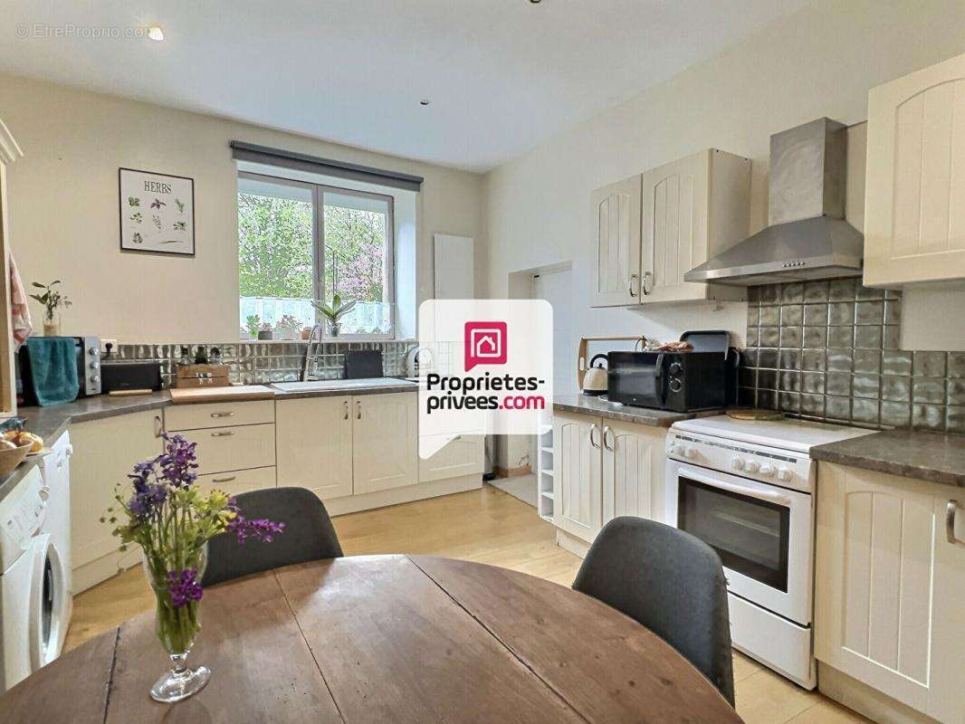 Maison à SAINT-PIERRE-DE-COLE