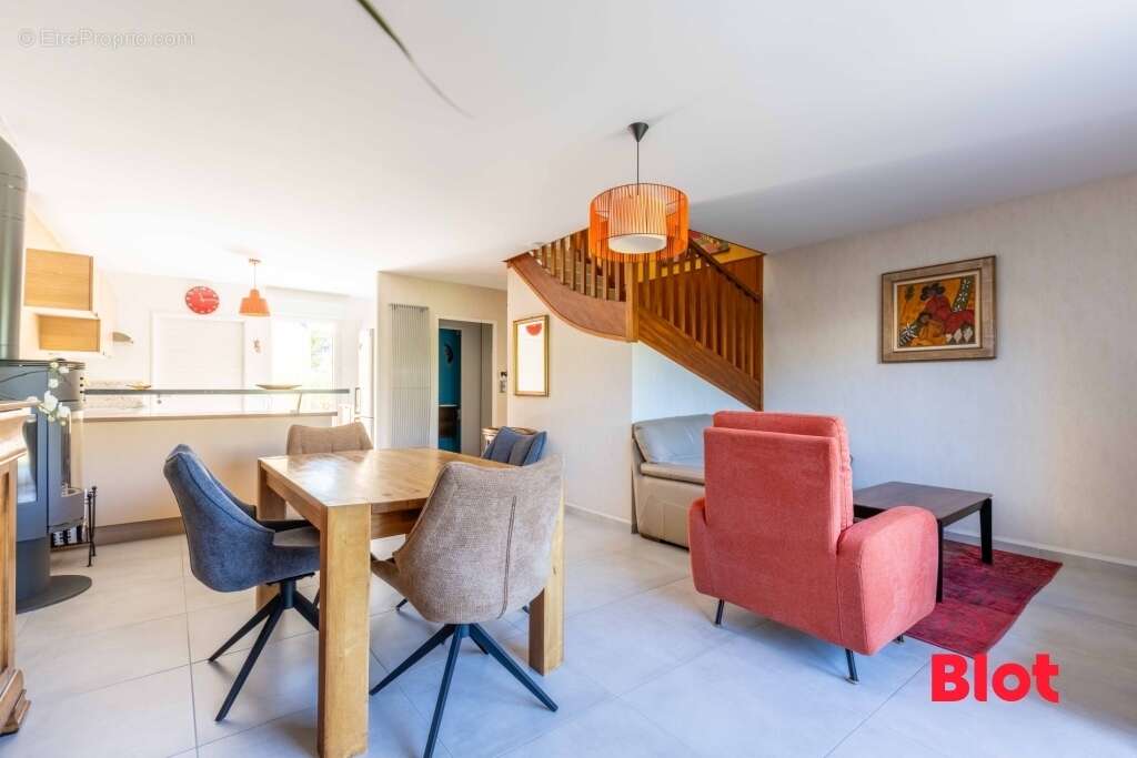 Maison à SAINT-JACQUES-DE-LA-LANDE