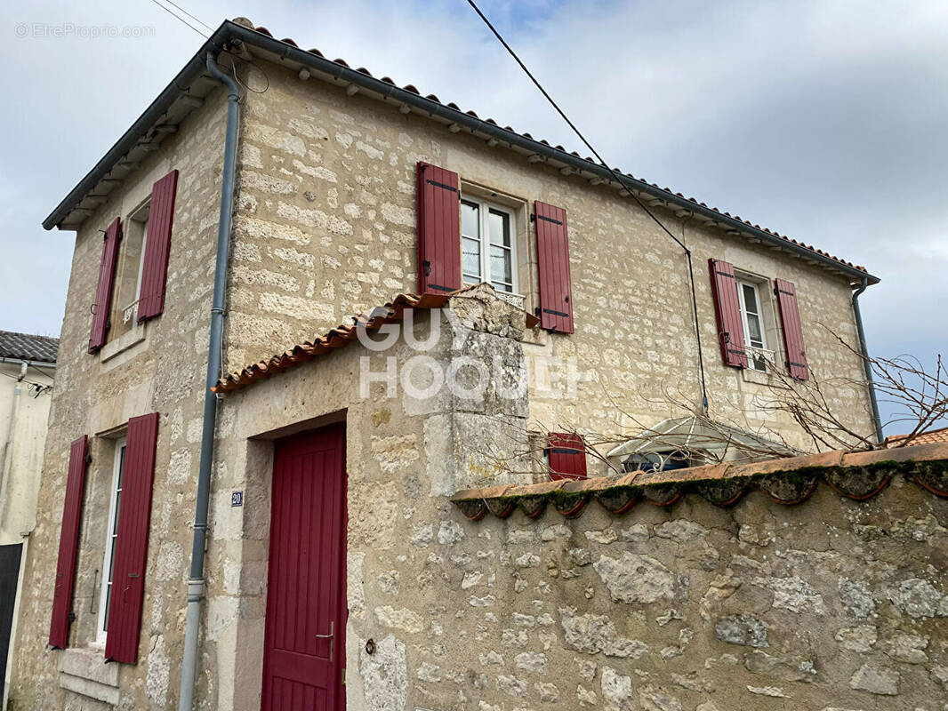 Maison à FONTENAY-LE-COMTE