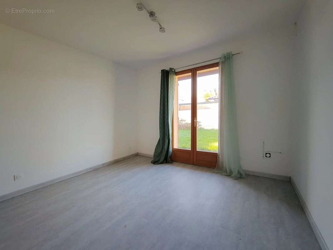 Maison à AYGUEMORTE-LES-GRAVES