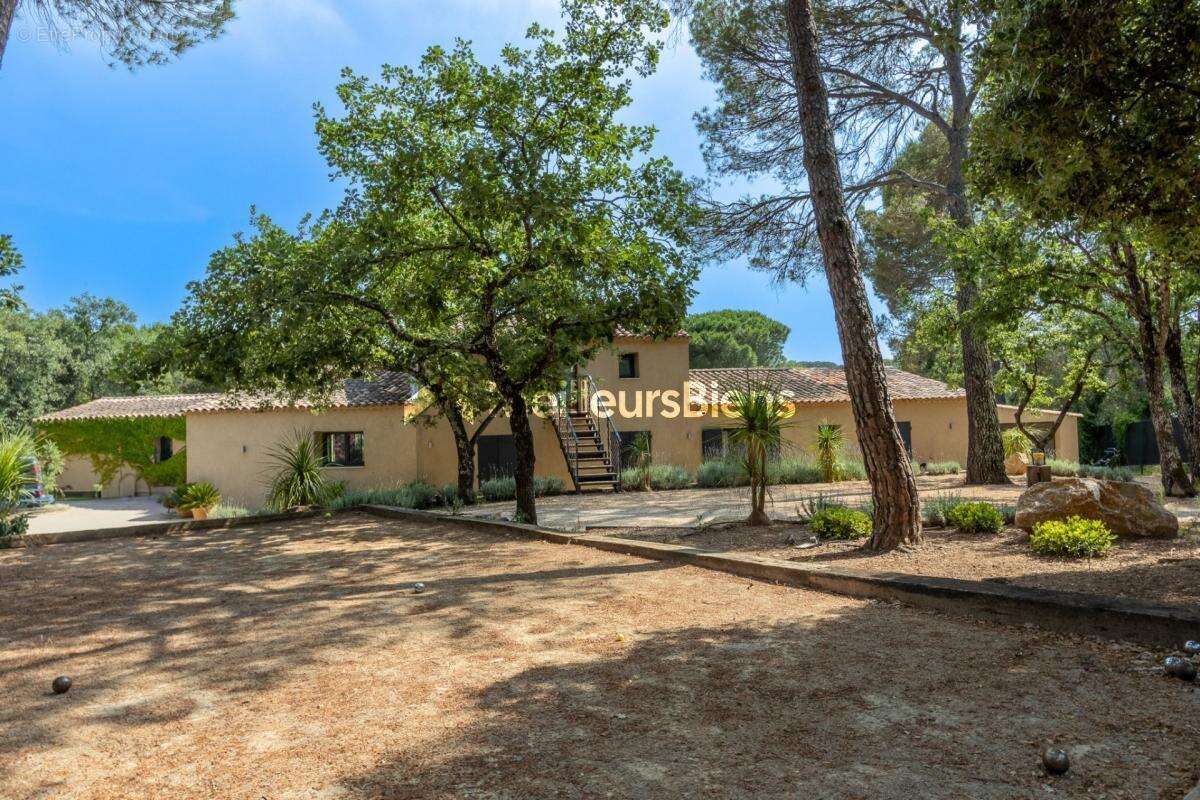 Maison à ROQUEBRUNE-SUR-ARGENS