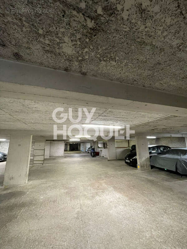 Parking à PARIS-20E