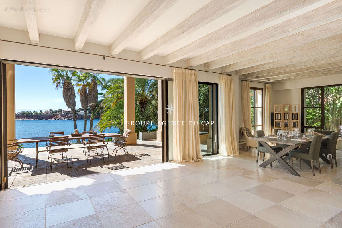 Superbe villa pieds dans l' eau avec acces prive a la plage - photo 6