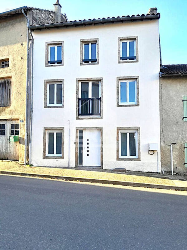 Autre à SAINT-PIERRE-DU-CHAMP