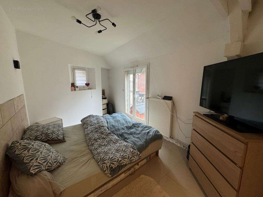 Maison à MAIGNELAY-MONTIGNY