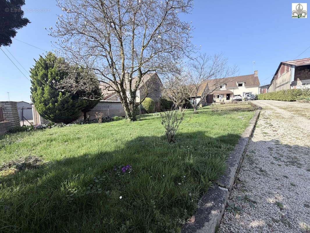 Maison à CHIVRES