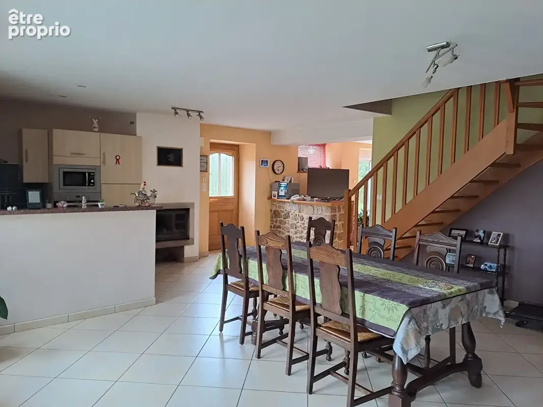 Maison sur un terrain de 9700m² . - photo 5