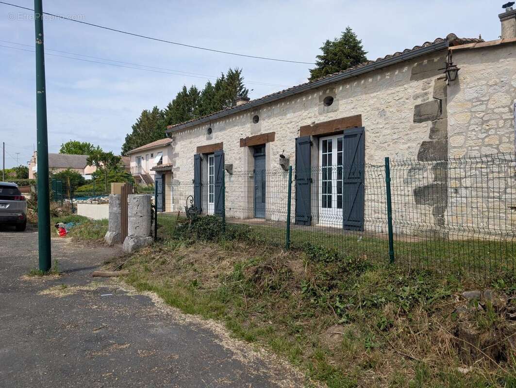 Maison à LOUGRATTE