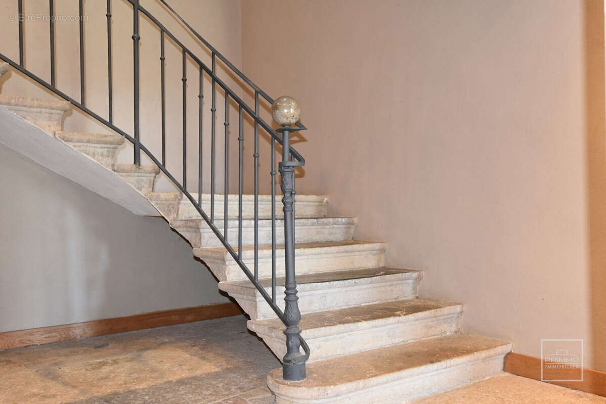 Saint Cyr Au Mont d'Or - T3 de 89m², à 10mn à pied du village, dans bâtisse du XIXème - photo 2