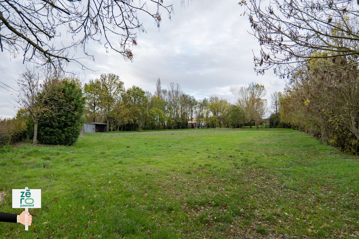 Terrain à MAREUIL-SUR-LAY-DISSAIS